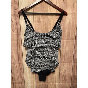 Jones New York Signature size 10 black white one piece swimsuit